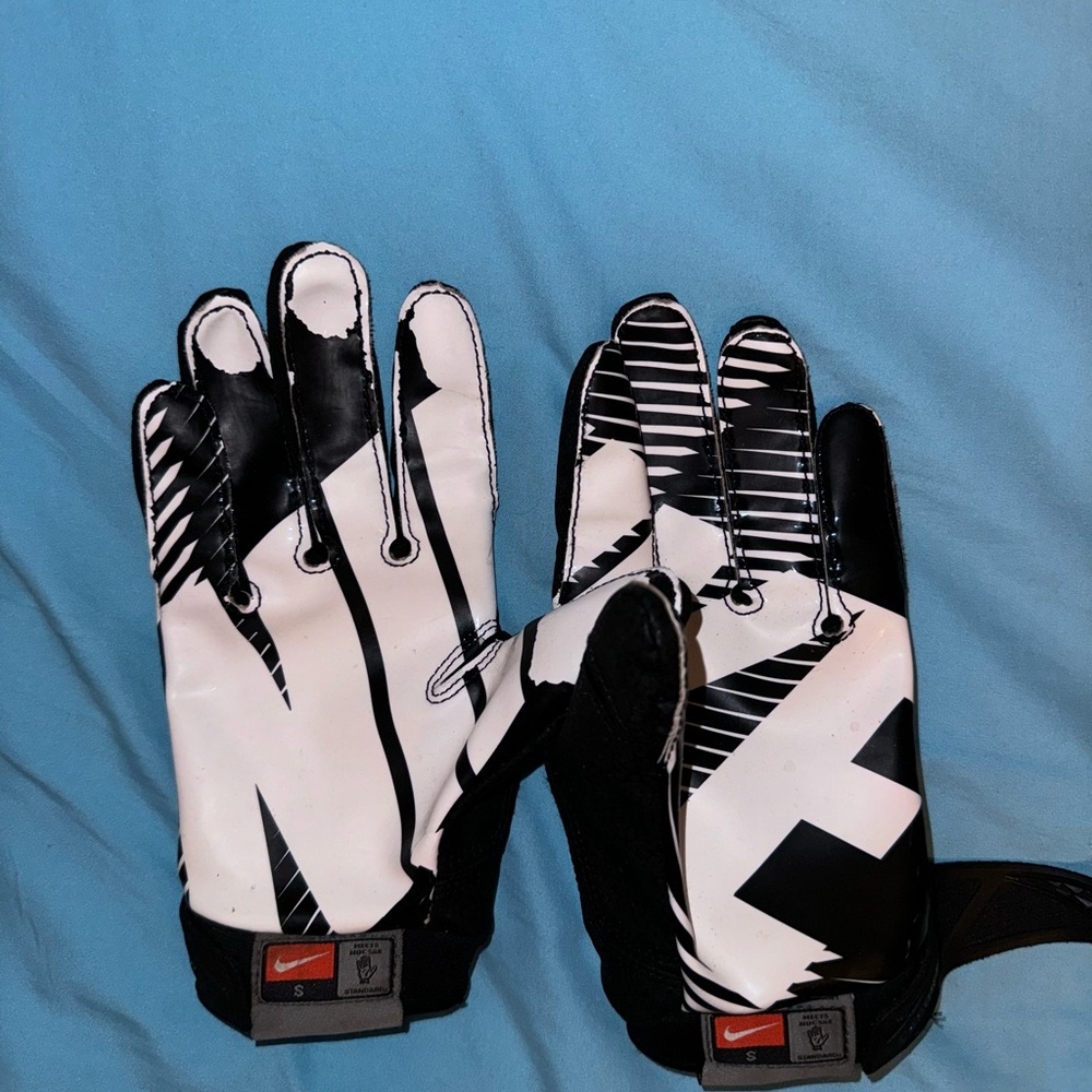 Kid’s Nike Football gloves